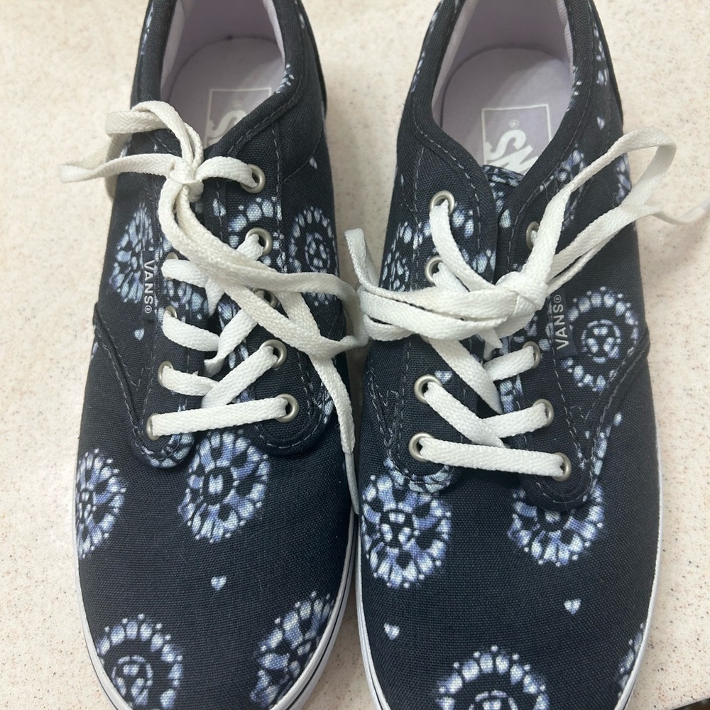 Women’s Vans size 7 new. Canvas casual sneakers